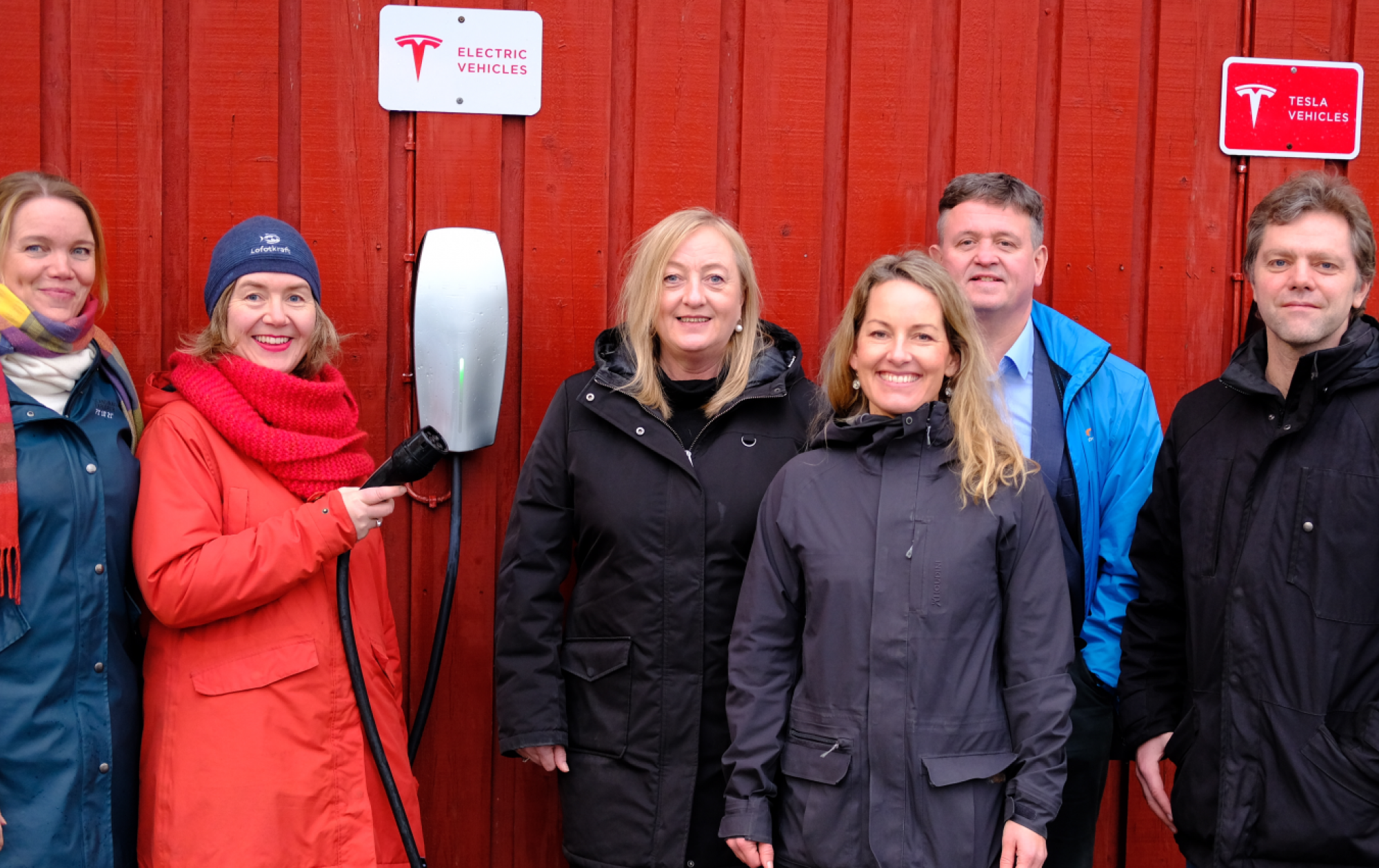 Lofotrådet og Tesla forbedrer ladenettet i Lofoten