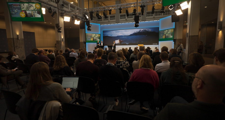 Ingrid formidler ved fremleggingen av Norges klimarapport 2025