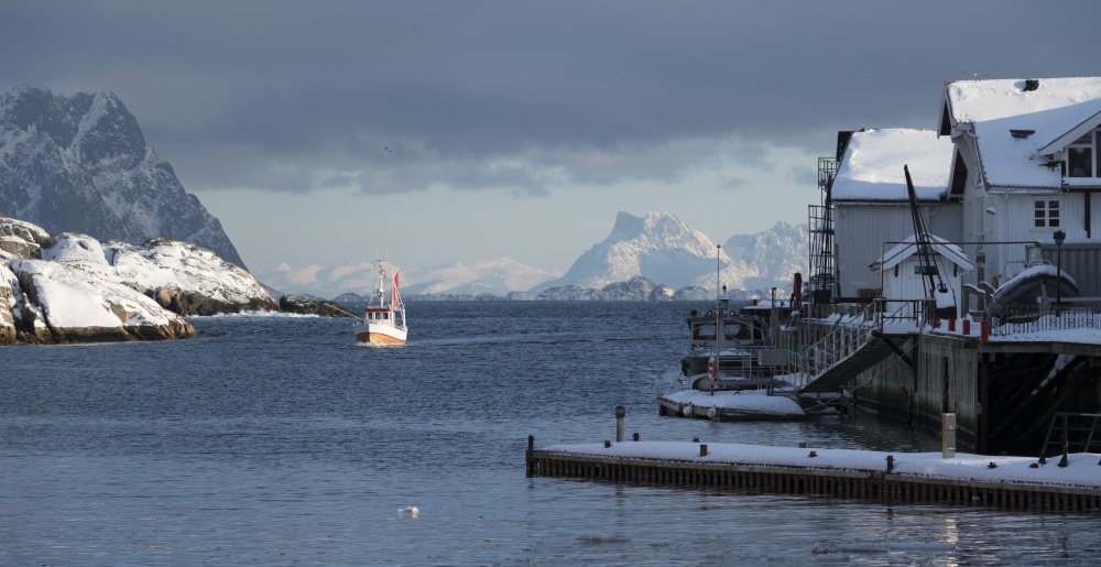 sjark i havn