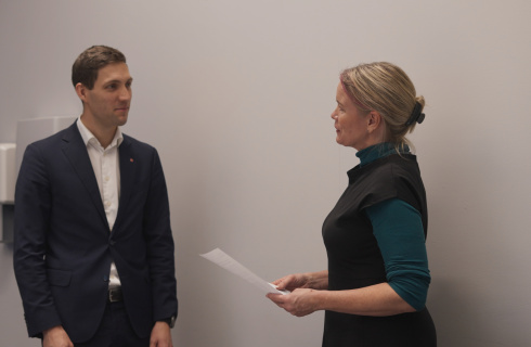 Ingrid Myklebust møter Klima og miljø ministeren ved lansering av Norges Klimarapport 2025